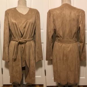 Size medium faux-suede Badgley Mischka trench coat beige/tan